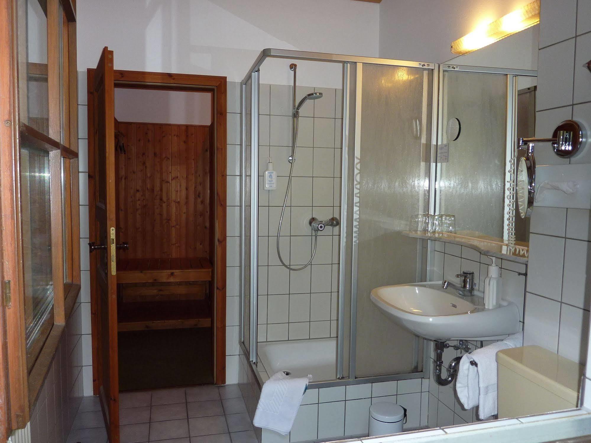 Akzent Hotel Zur Wasserburg - Hotel Garni Bed & Breakfast Harpstedt Ngoại thất bức ảnh