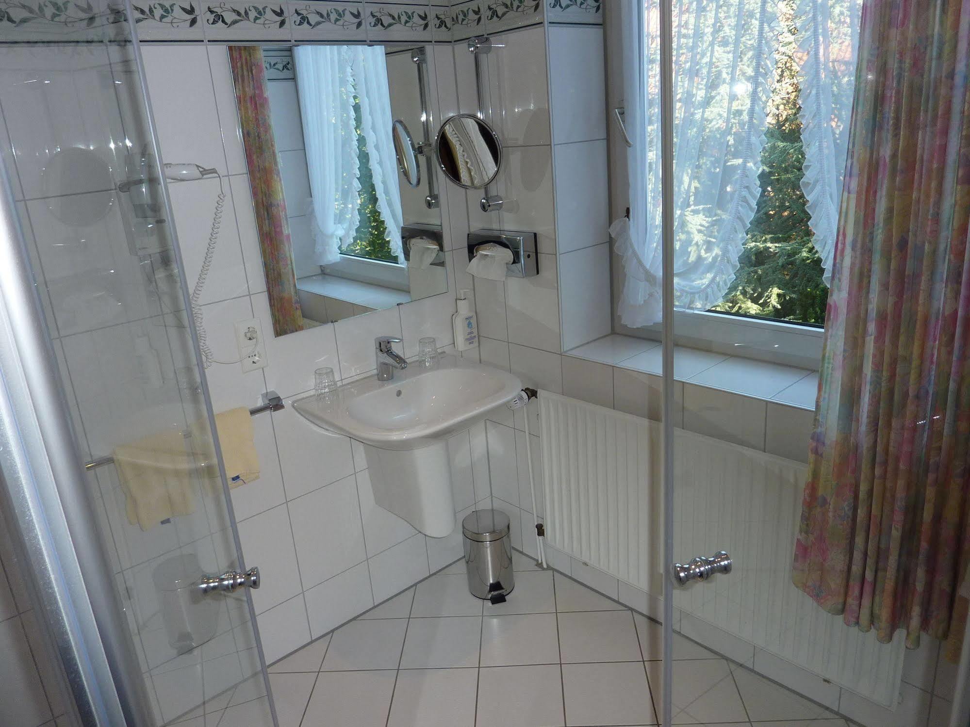 Akzent Hotel Zur Wasserburg - Hotel Garni Bed & Breakfast Harpstedt Ngoại thất bức ảnh