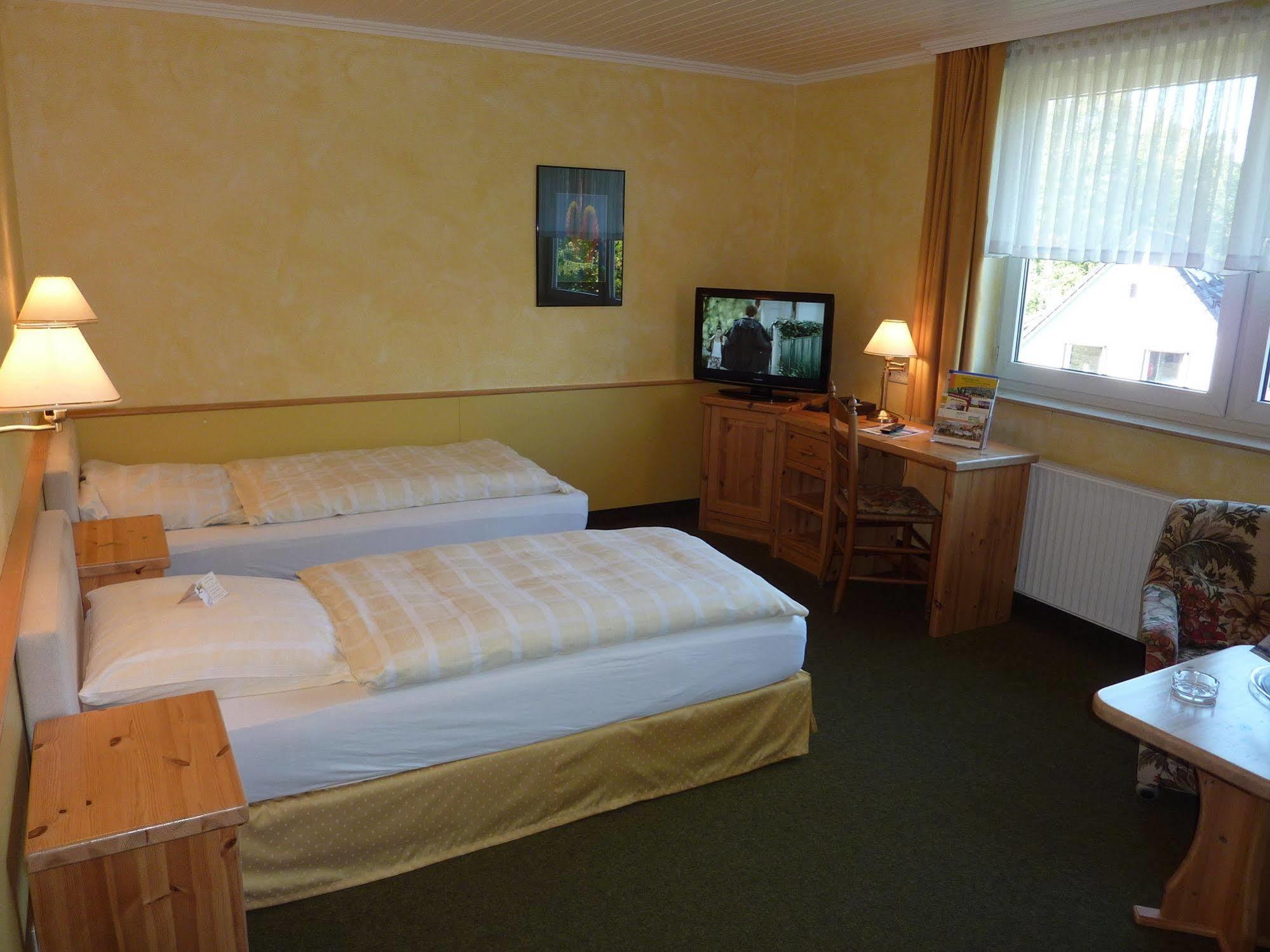 Akzent Hotel Zur Wasserburg - Hotel Garni Bed & Breakfast Harpstedt Ngoại thất bức ảnh